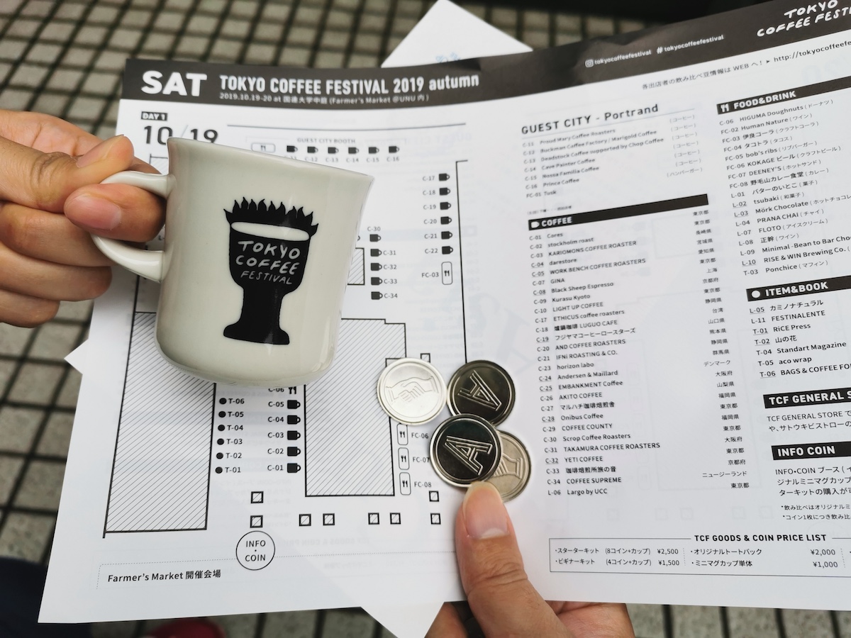 東京コーヒーフェスティバルの受付でミニマグカップとコインを購入